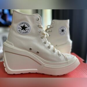 CONVERSE Chuck De Luxe High Top Sneaker
